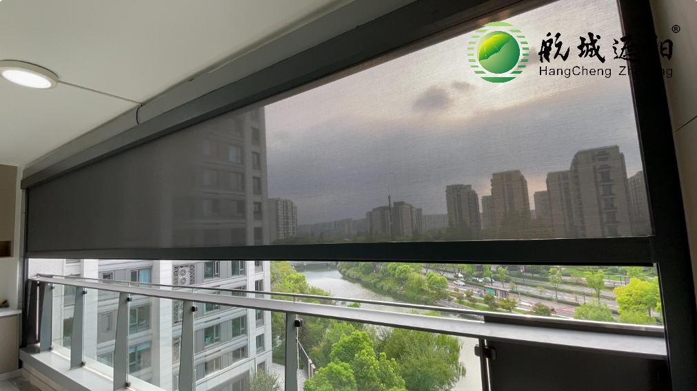超寬防風(fēng)卷簾家用陽(yáng)臺(tái)案例